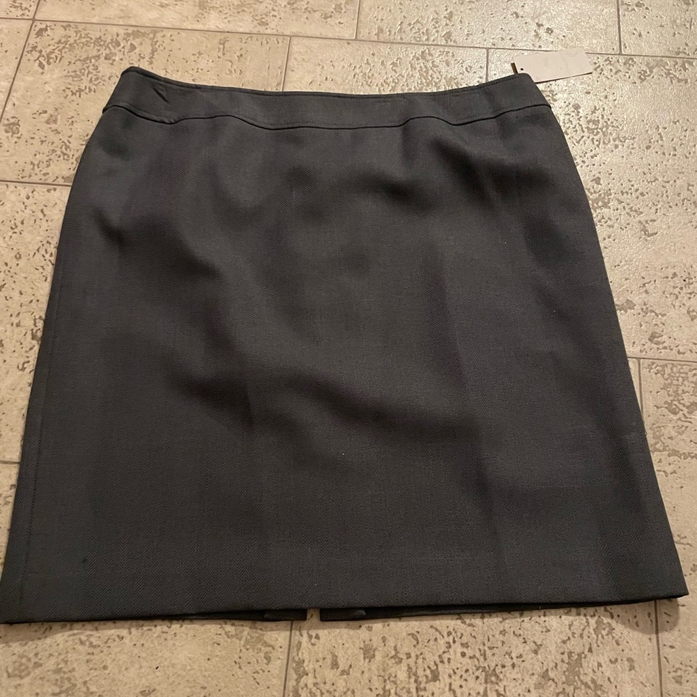 NWT grey pencil skirt from Tahari size 16